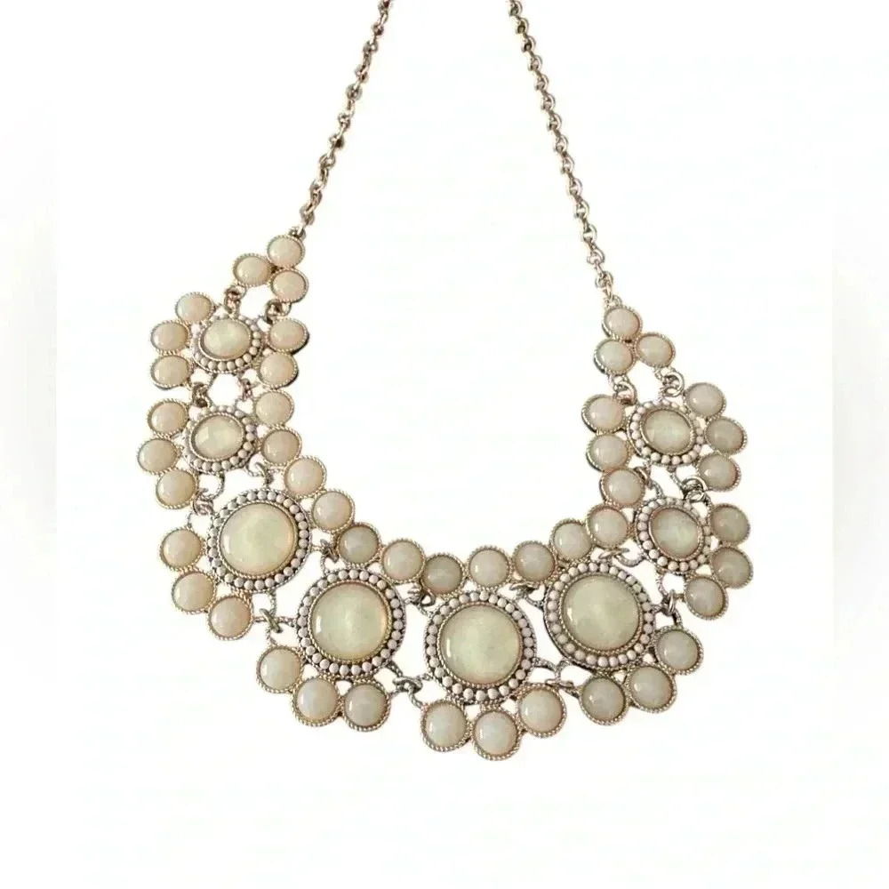 NWOT UNIQUE PINK CREAM AND GOLD NECKLACE